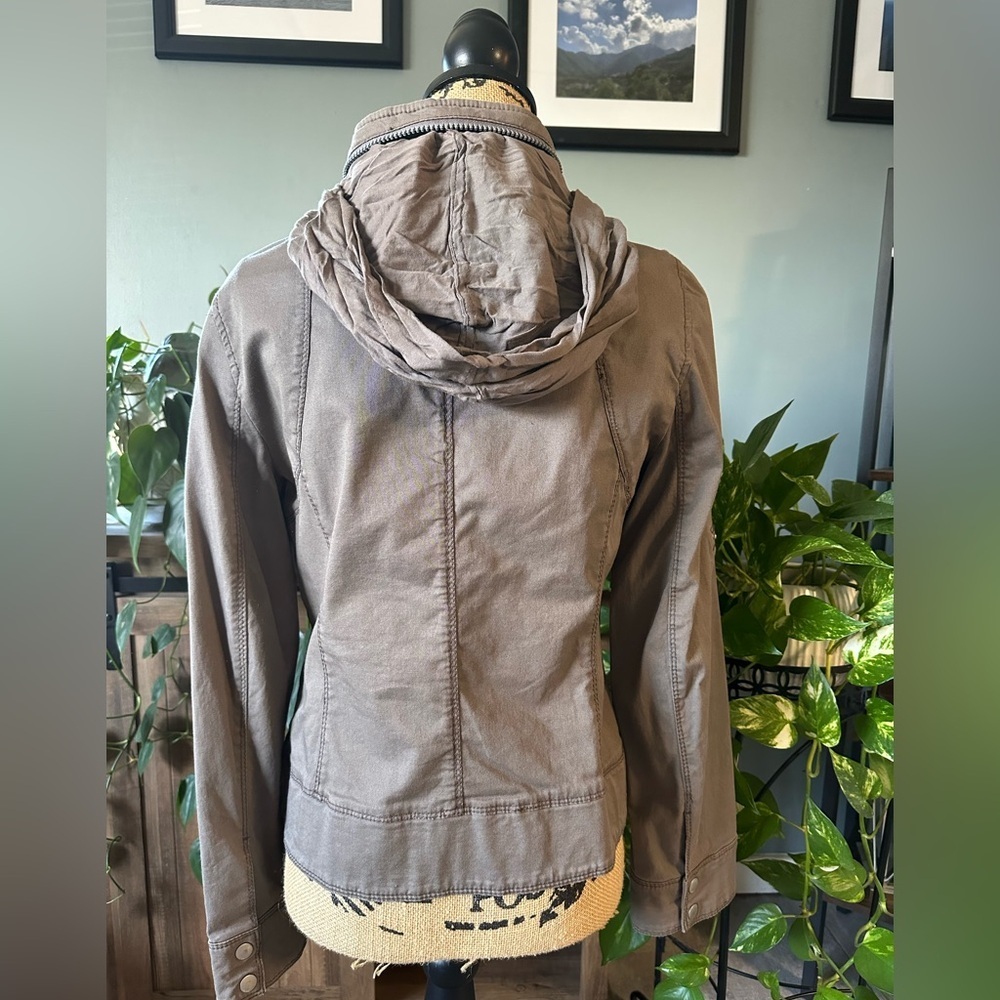 Express light brown utility jacket. - Picture 3 of 7